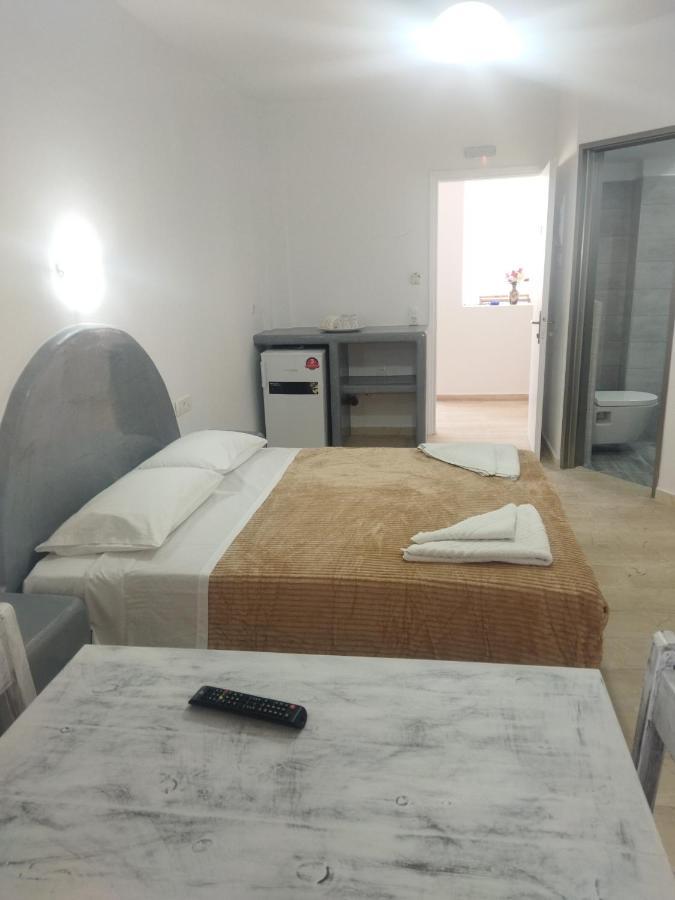 Ira Apartments Kamári Kültér fotó