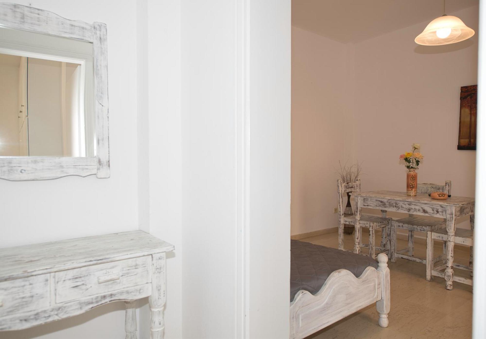 Ira Apartments Kamári Kültér fotó