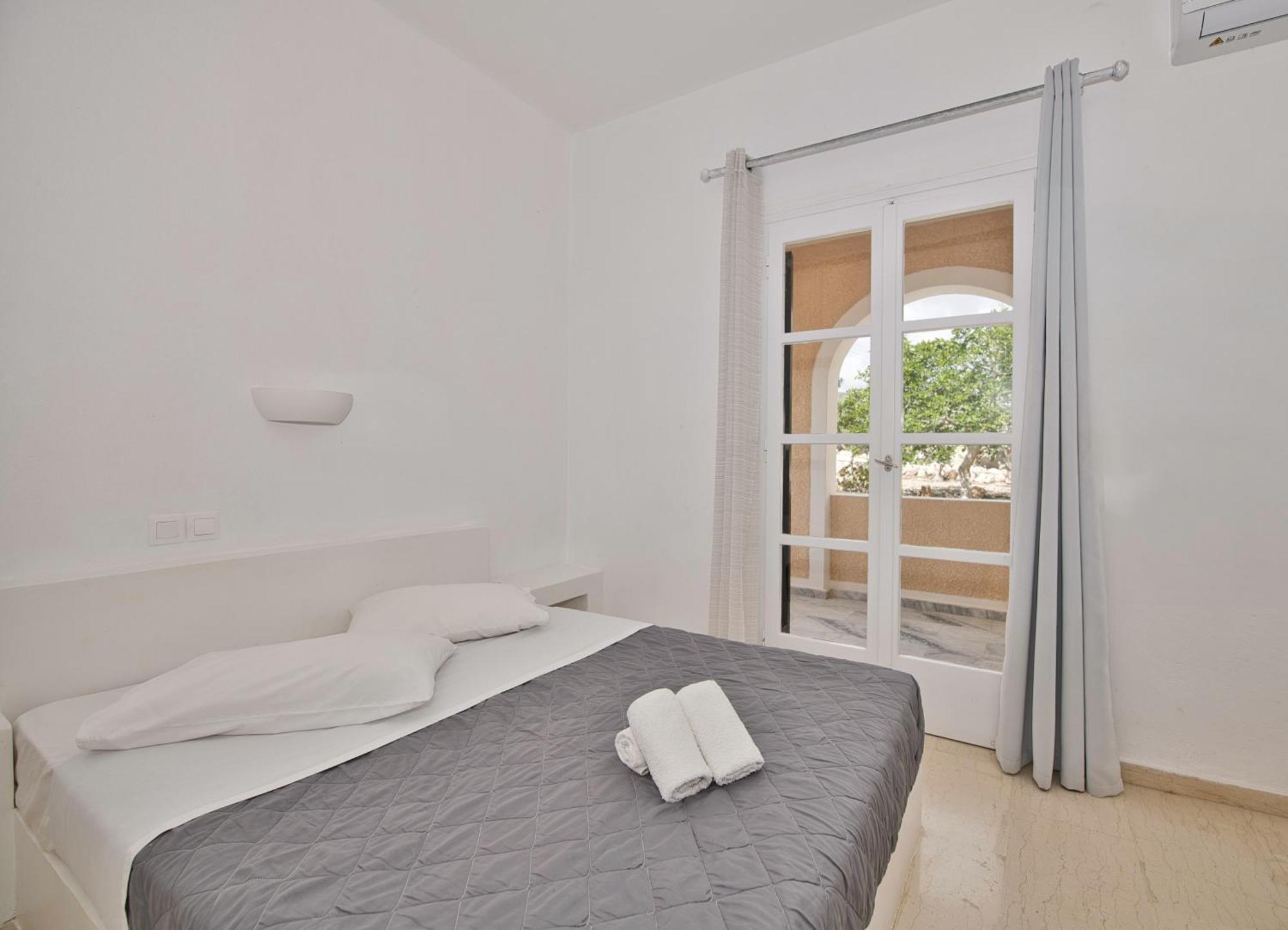 Ira Apartments Kamári Kültér fotó