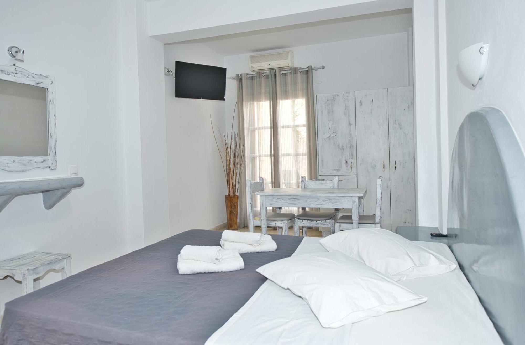 Ira Apartments Kamári Kültér fotó