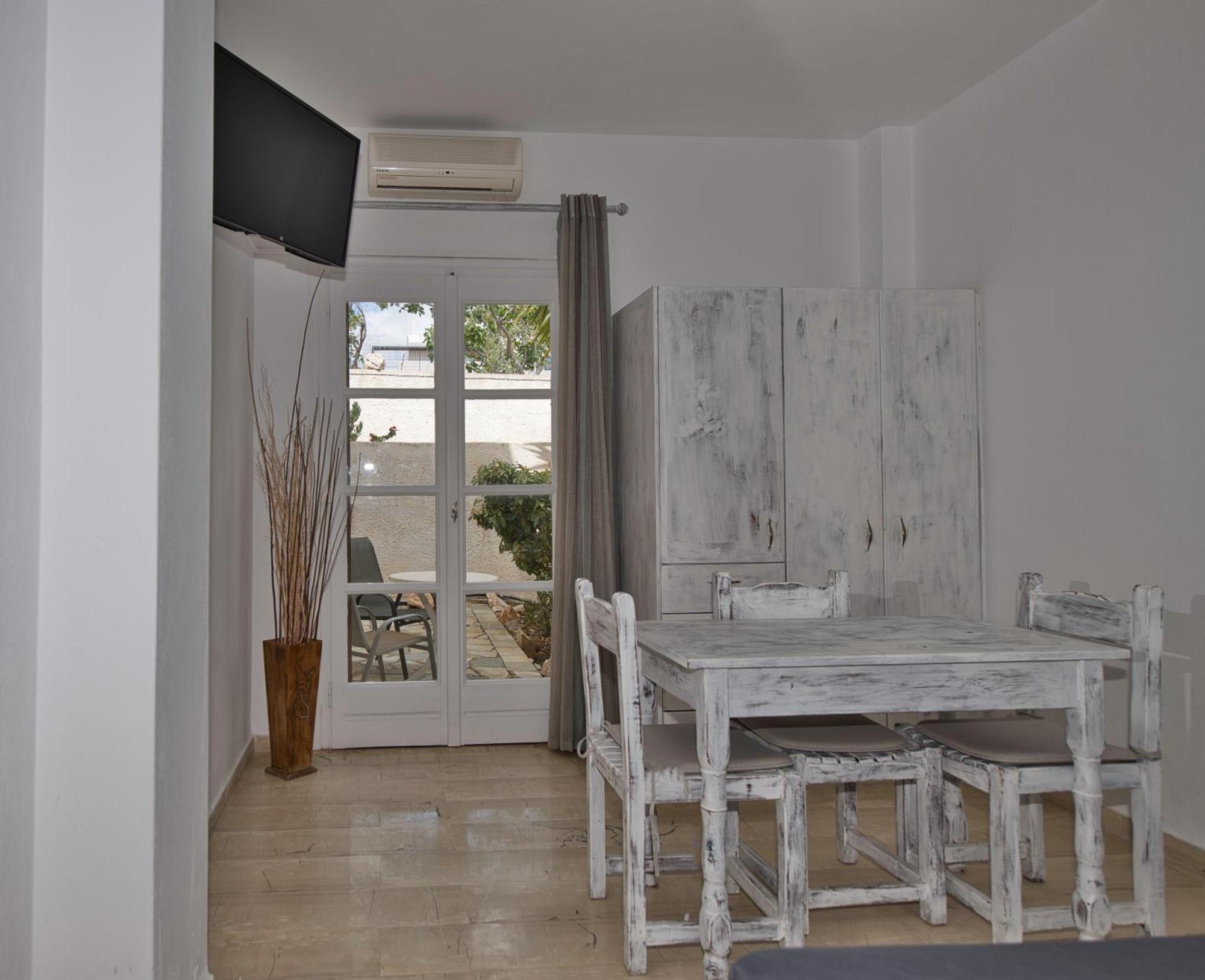 Ira Apartments Kamári Kültér fotó