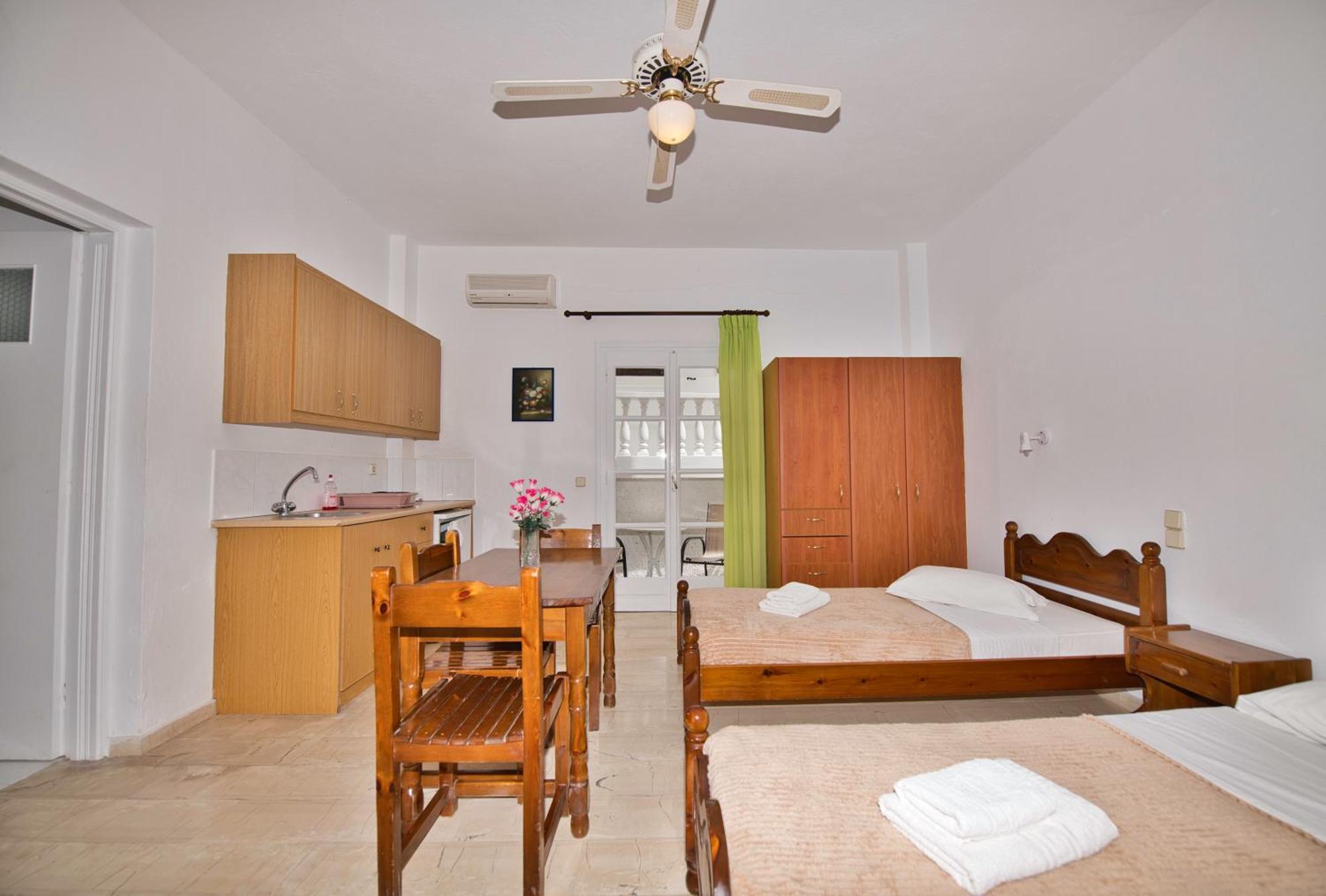 Ira Apartments Kamári Kültér fotó