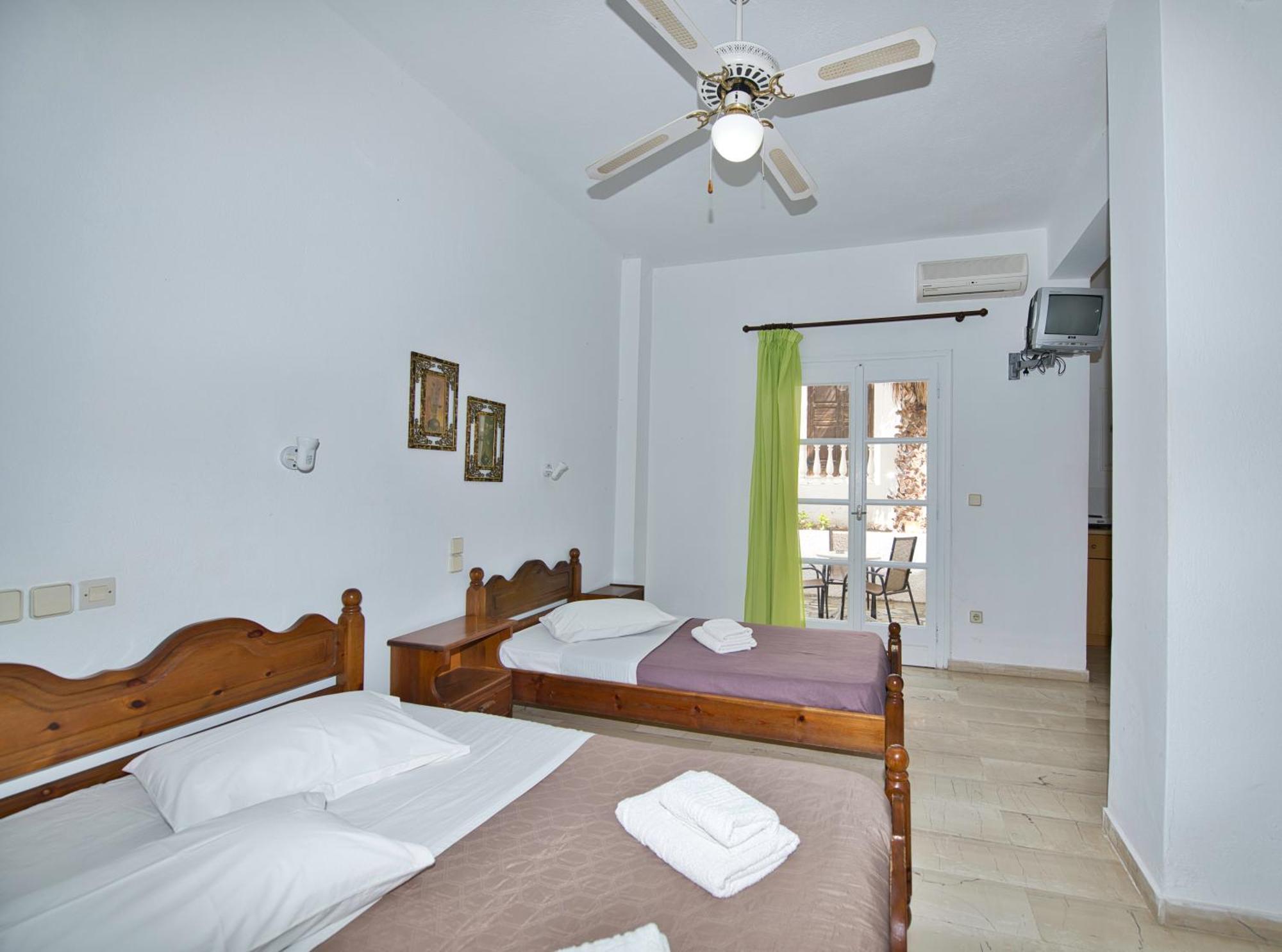 Ira Apartments Kamári Kültér fotó